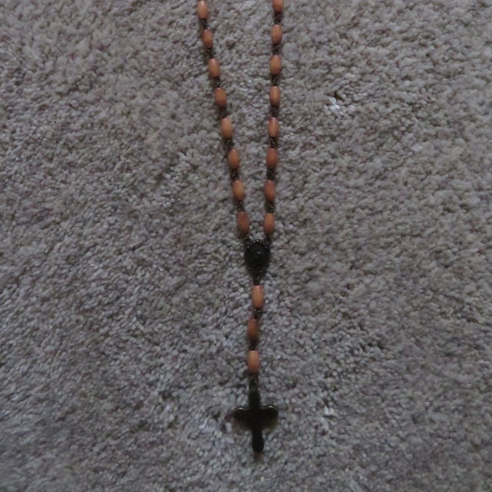 WOMEN'S/MEN'S - ROSARY CROSS RUST COLORED BEADED  NECKLACE.